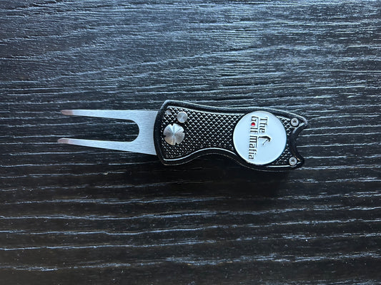 Divot tool